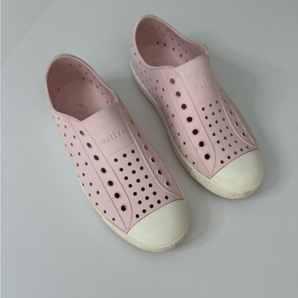 Native Shoes Kids' Jefferson Slip-On Shoe Milk Pink Size 2 - Picture 2 of 5